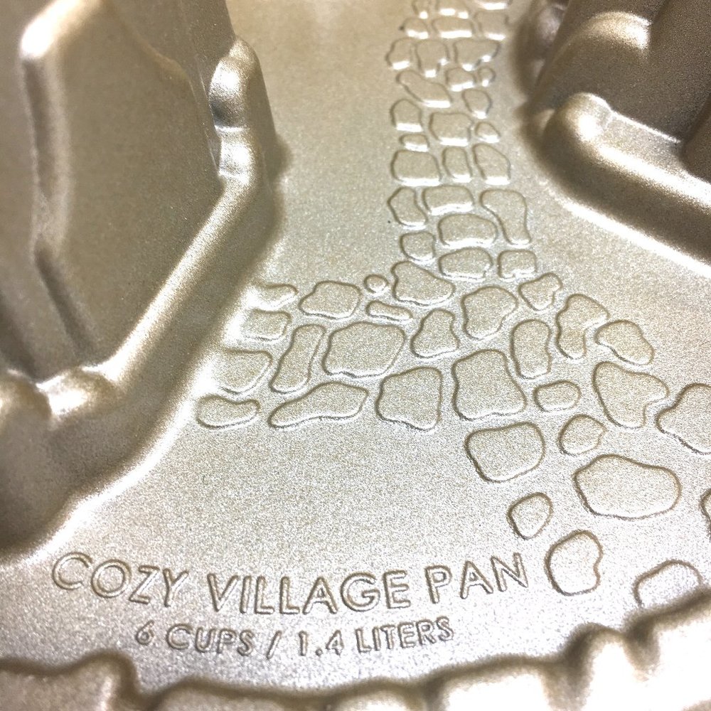 Snowy Village Williams Sonoma Nordic Wear Cakelet Pan NOS NWT - Picture 3 of 10